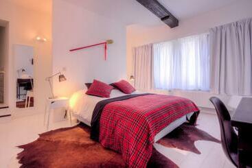 پانسیون Mons Dragon House