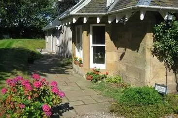 Bed and Breakfast Cantrip Cottage