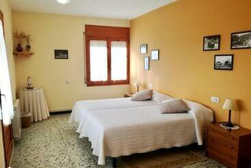 Отель Cal Serveró