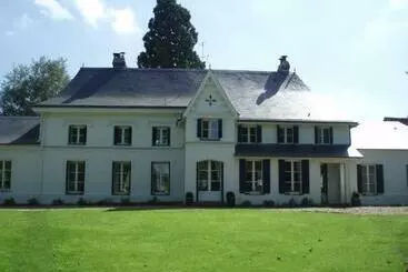 Aamiaismajoitus (B&B) Manoir De L As De Trèfle