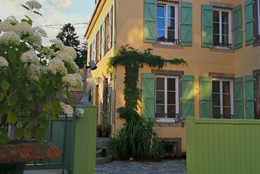 住宿加早餐  La Chouette Maison   Chambres D Hôtes Et Gîte En Ville