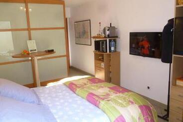 住宿加早餐  Pied à Terre En Ville