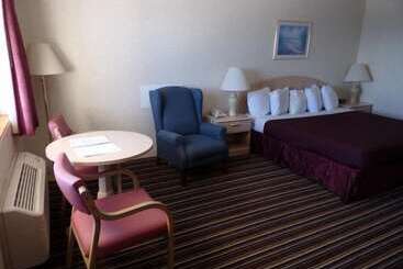 Отель Bavarian Haus Lakefront Inn