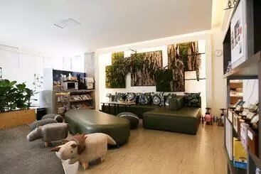 Dandy Hotel Daan Park Branch