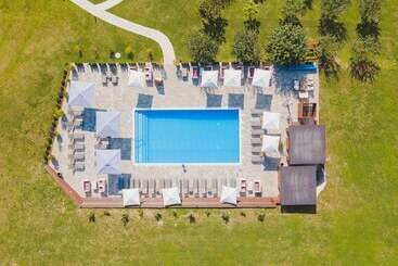 בית מלון כפרי Degenija