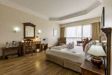 هتل Pokhara Grande