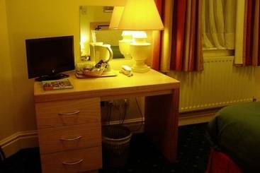 Hanover Hotel & Mccartney S Bar