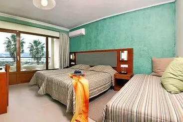 Silver Bay Hotel & Bungalows