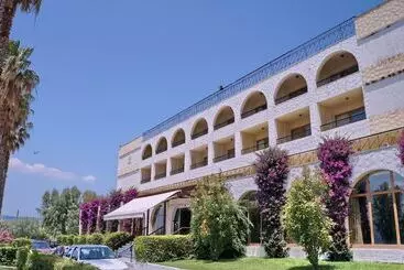 Silver Bay Hotel & Bungalows