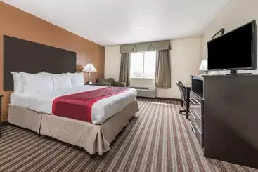 Отель Days Inn & Suites By Wyndham Dallas