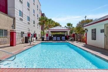 هتل آپارتمان Candlewood Suites San Antonio Downtown, An Ihg