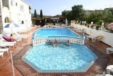 דירה Leftis Romantica