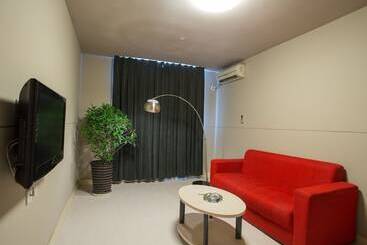 בית מלון כפרי Jinjiang Inn Ningbo Yinxiang City Metro Road