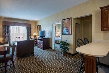 Holiday Inn Express Hotel & Suites Youngstown North Warren/niles, An Ihg