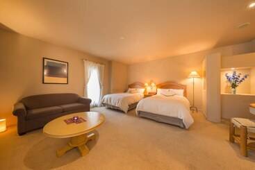 Hotel Poppy Springs Resort & Spa