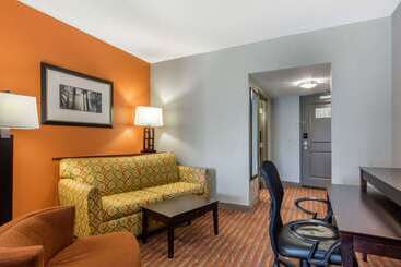 ホテル Comfort Suites Jackson I 40