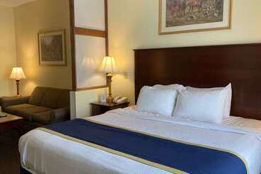 호텔 Best Western Plus Crossroads Inn & Suites
