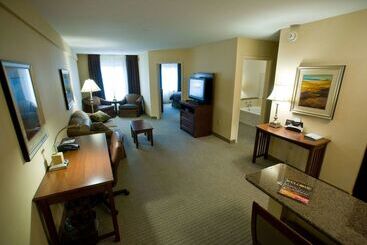 Отель Hawthorn Suites By Wyndham Williamsville Buffalo Airport