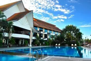 Отель Kudat Golf & Marina Resort