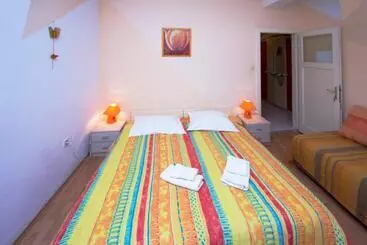 Pensione Guest House With Garden Zuvan