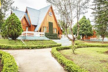 هتل Aye Thar Yar Golf Resort