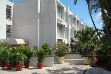 هتل آپارتمان Plaza Hotel And Suites