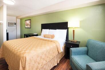 هتل Executive Inn & Kitchenette Suites Eagle Pass