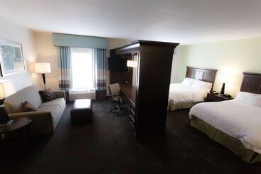 Отель Hampton Inn & Suites Middlebury