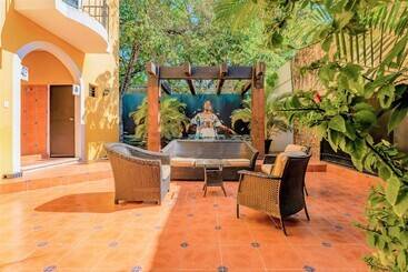 Otel Maison Del Embajador