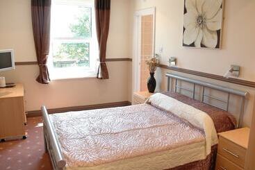 مبيت وإفطار Hussar Inn