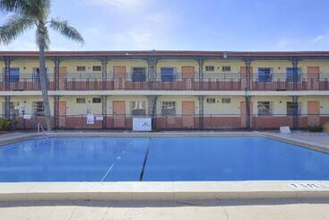 호텔 Budget Inn St.petersburg