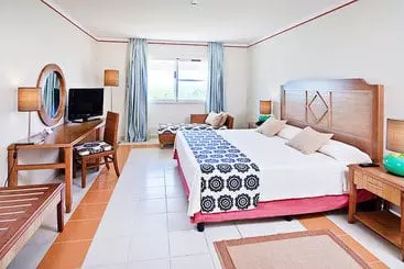 Memories Flamenco Beach Resort