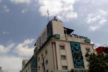 בית מלון כפרי Taj Tristar