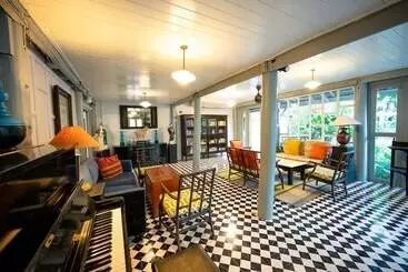 Hotelli Zantiis Ndol Villas