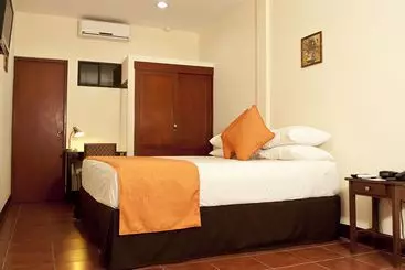 Отель Las Mercedes Leon