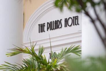 The Pillars Hotel & Club