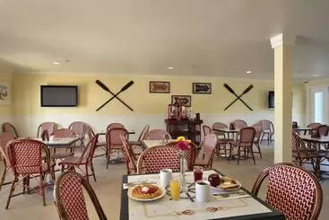 Отель Avila Lighthouse Suites