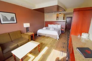 فندق Canad Inns Destination Center Grand Forks