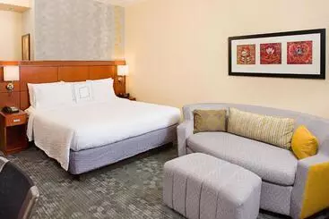 هتل Courtyard By Marriott Paso Robles