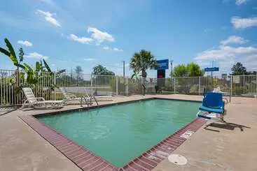 酒店 Rodeway Inn & Suites