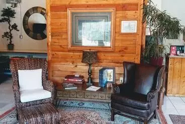 Отель Lone Eagle Lodge