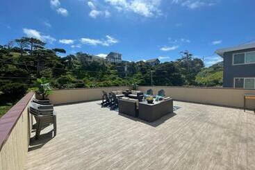 Sailor Jack Oceanfront Motel