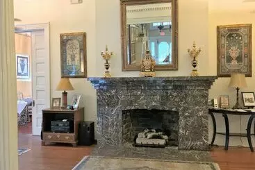 酒店 Historic Michabelle Inn