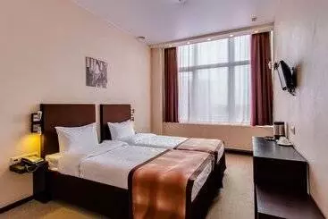 Отель Inside Transit