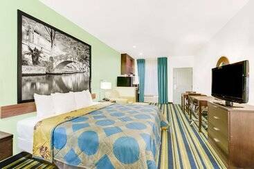 Hotel Super 8 By Wyndham Cotulla Tx