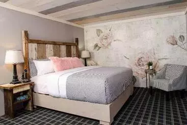 فندق على الطريق Vintage Block Inn & Suites