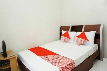 Hotel The Castury Homestay Syariah By Oyo Rooms