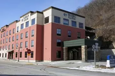 فندق Cobblestone Inn & Suites  Marquette