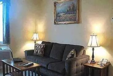 בית מלון כפרי Colonel S Suites