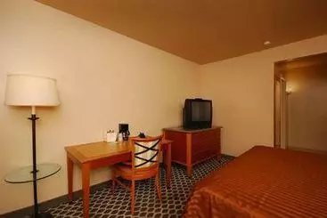 汽车旅馆 Airport Inn Downtown